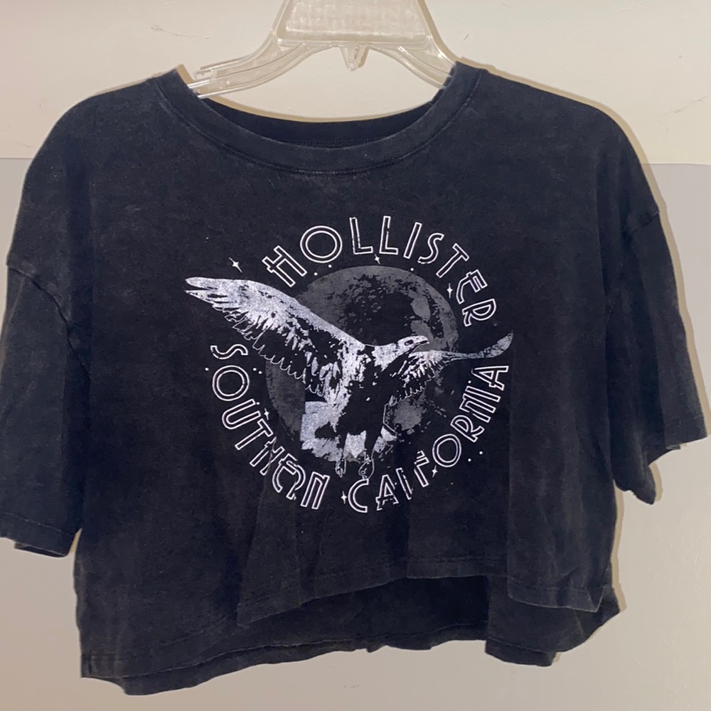 Hollister cropped tee